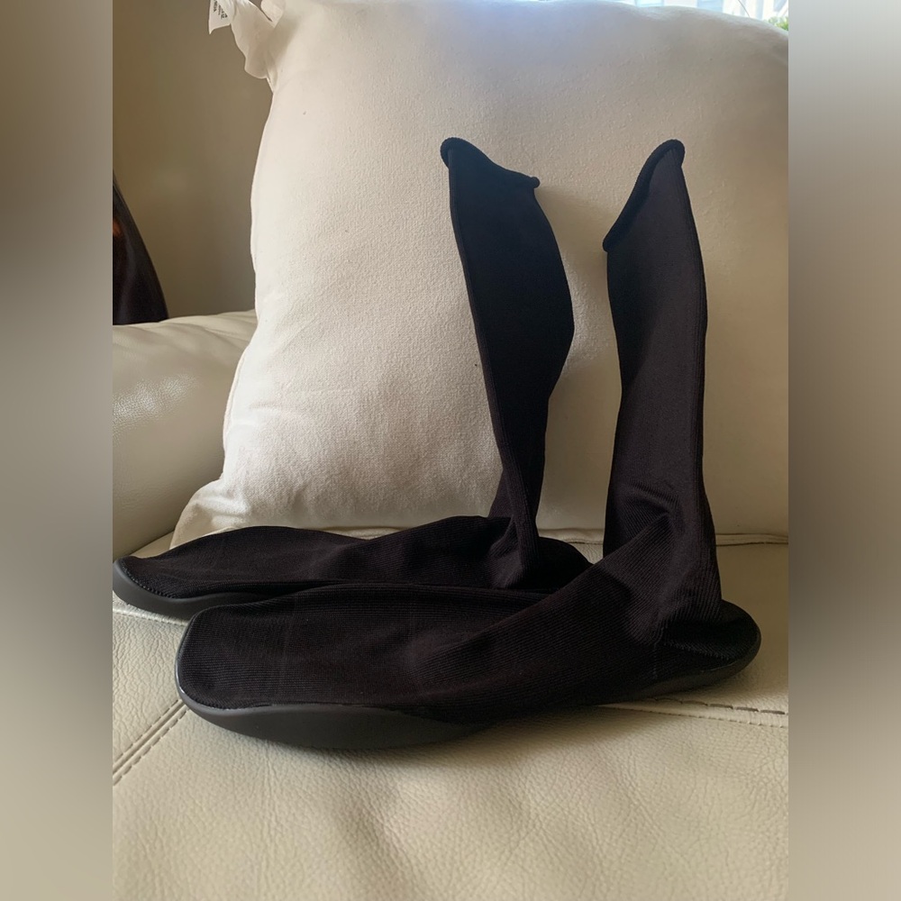 Yeezy Pods Size 3